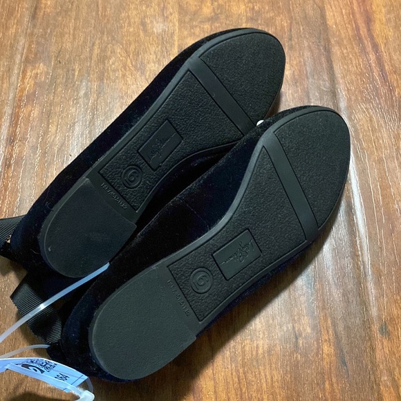 Black studded, Libby Edelman, velvet, ballet flat. Removable ribbon ankle strap. - Picture 4 of 7